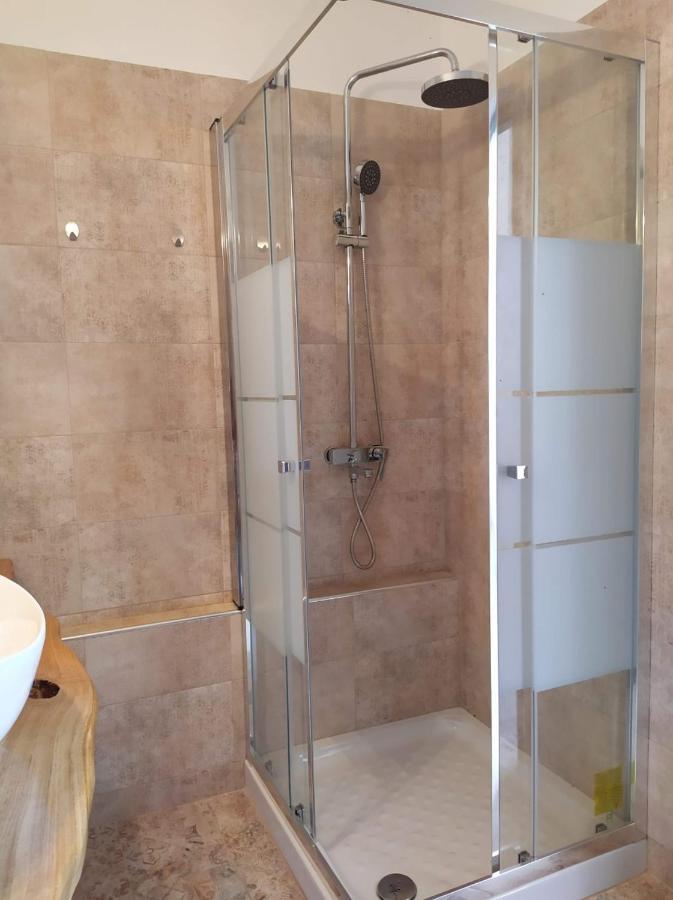 Orange Garden Loft Apartment กาลาเนรา ภายนอก รูปภาพ
