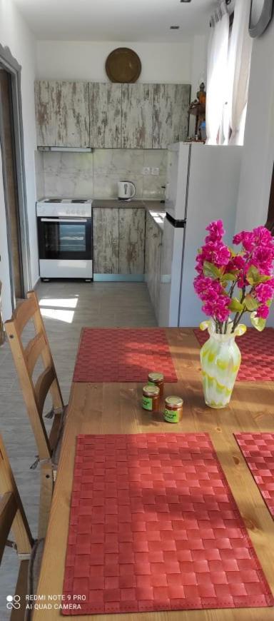 Orange Garden Loft Apartment กาลาเนรา ภายนอก รูปภาพ