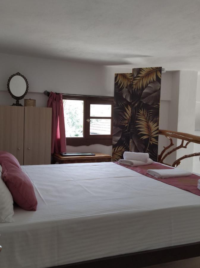 Orange Garden Loft Apartment กาลาเนรา ภายนอก รูปภาพ
