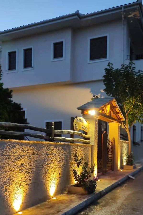 Orange Garden Loft Apartment กาลาเนรา ภายนอก รูปภาพ
