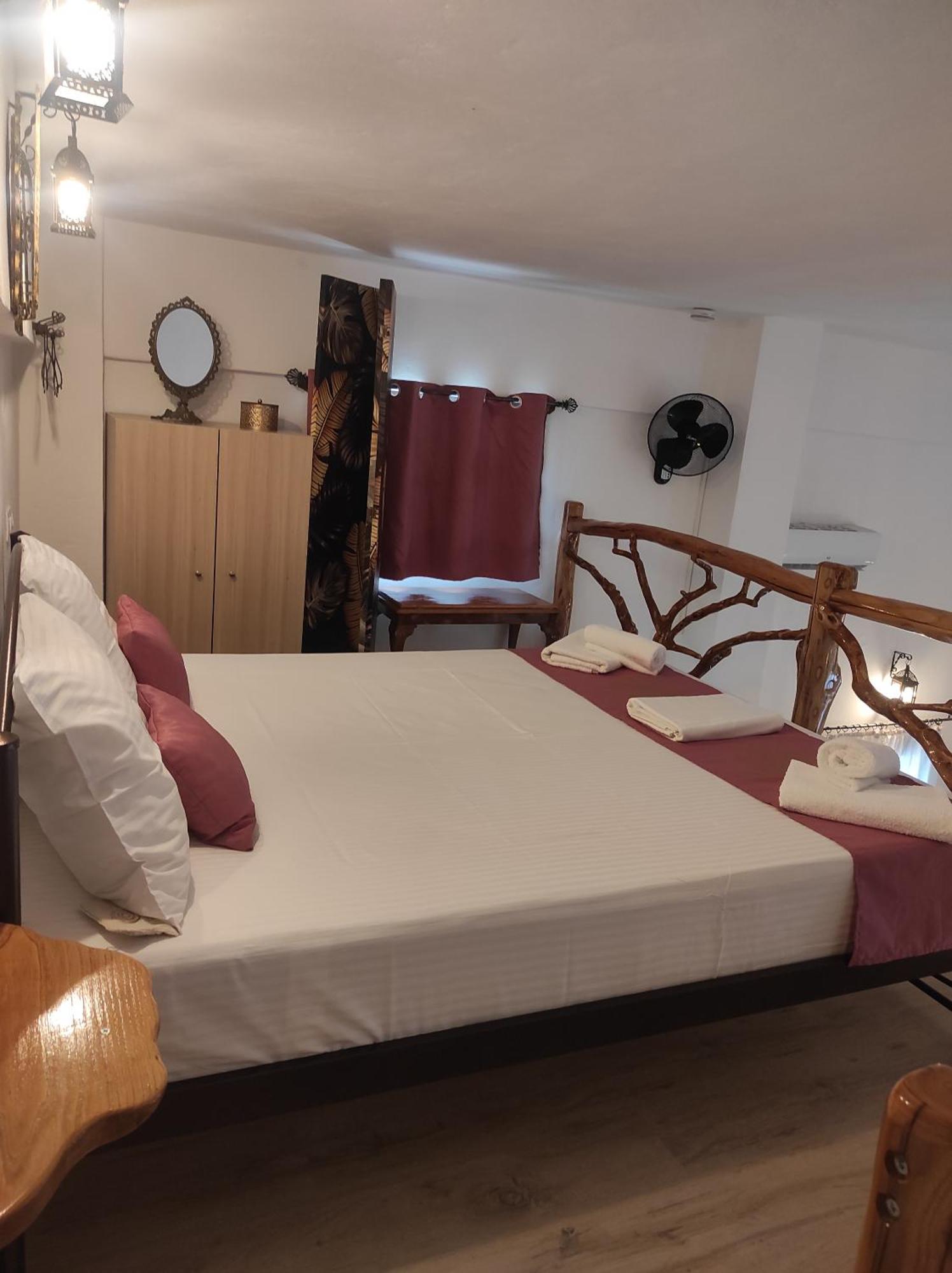 Orange Garden Loft Apartment กาลาเนรา ภายนอก รูปภาพ